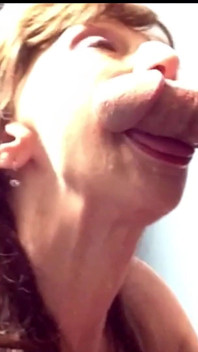Sexy milf Marie close-up zuigen