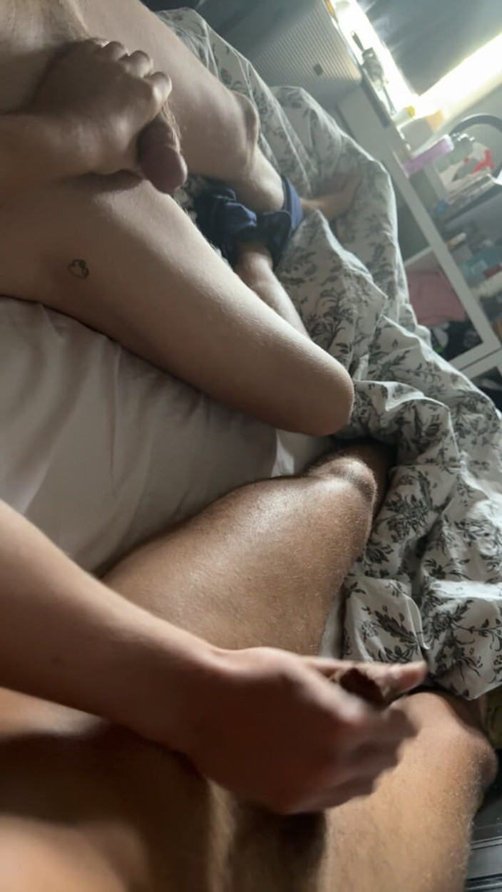 jakeandbailey: Jerking off Together in Bed