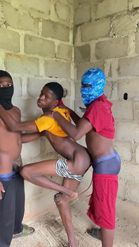 Un Trio Twink Ed Un Ruvido Motociclista