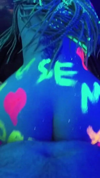 Blacklight Fun com Melanie Sugar