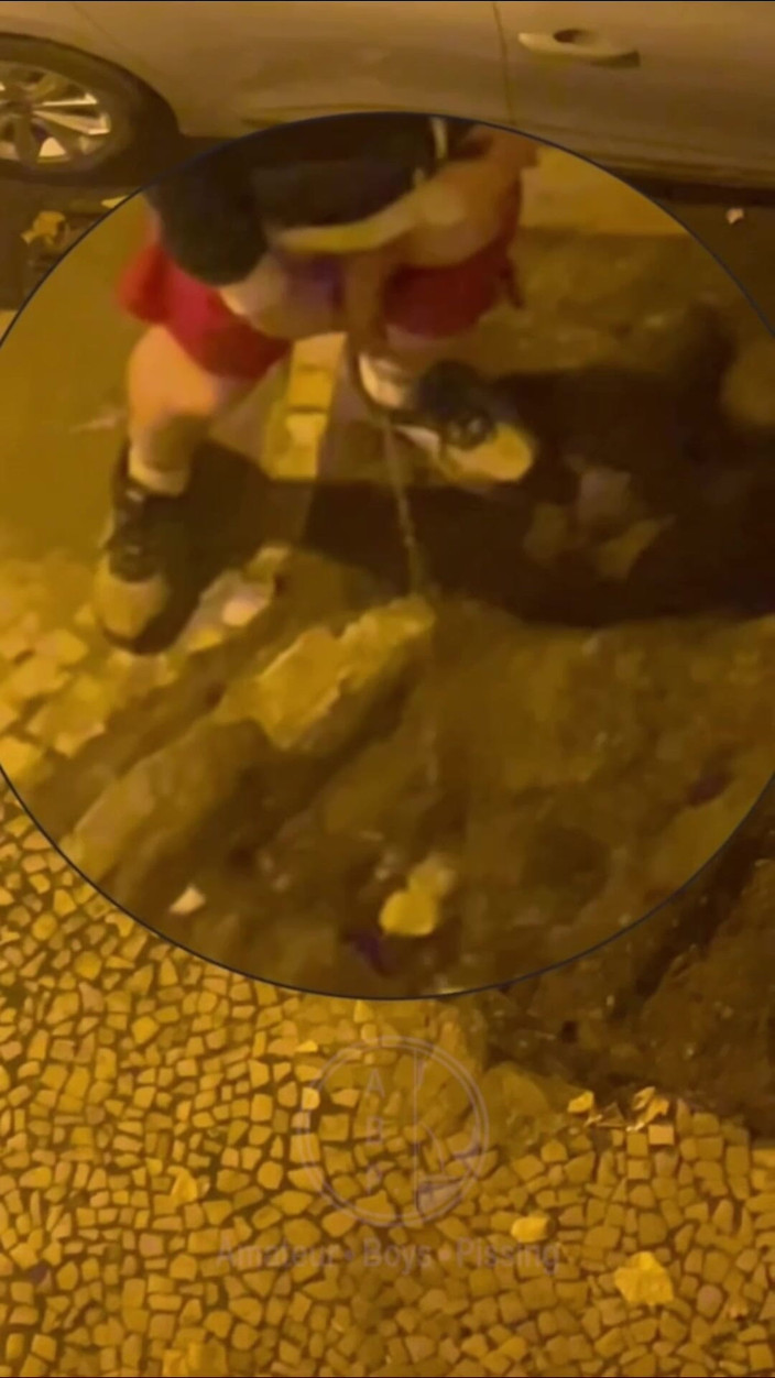 AmateurBoysPissing: Băiat amator prins pișându-se pe stradă