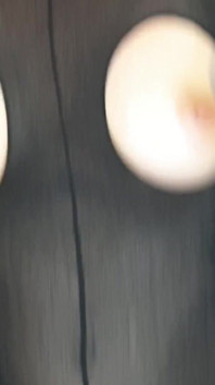 Donne misteriose con una tuta di nylon completa