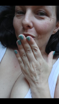 Cuma pikir kamu pengen ngintip toketku dengan kilat