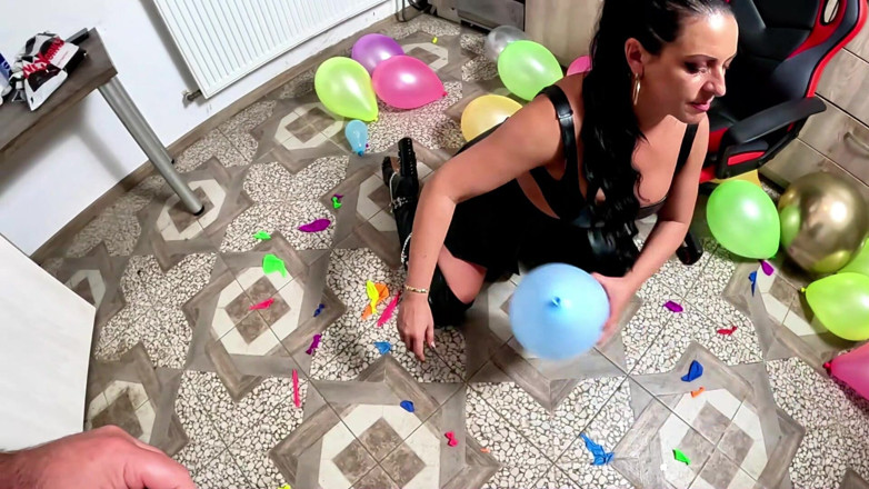 MilfyCalla: Surowa kara za balon skórzany. 