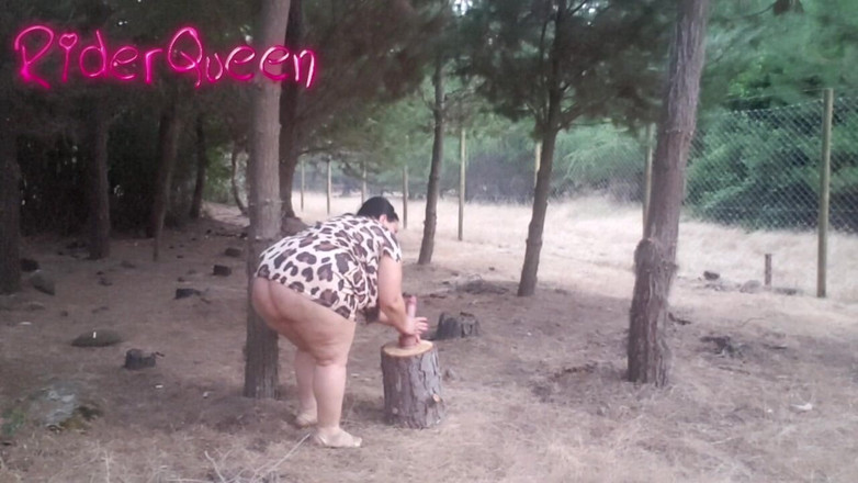 Riderqueen BBW Step Mom Latina Ebony: 야외에서 숲의 섹시한 새엄마를 리코팅