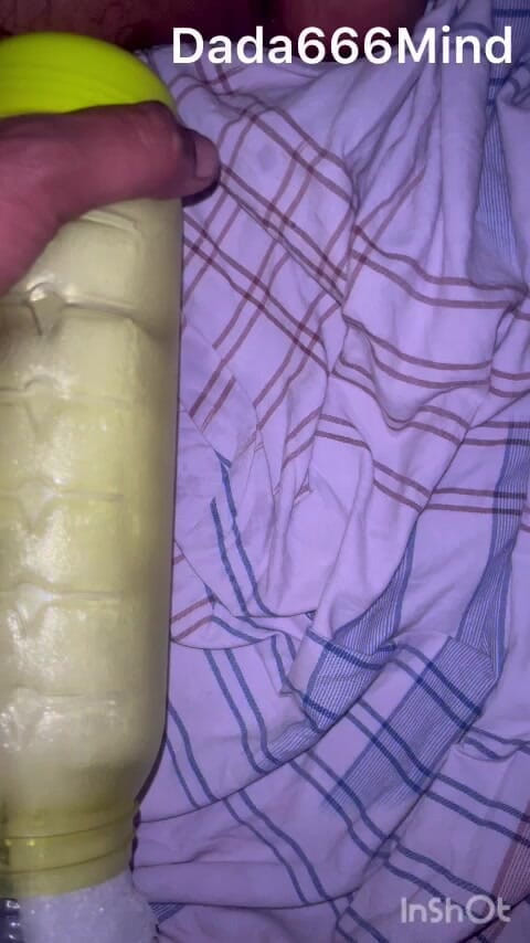 Zingaa: Chlapec pomocí kundičky s lahví na vodu - šuká se