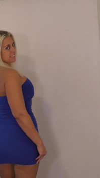 Alice posa per il suo servizio fotografico # 2
