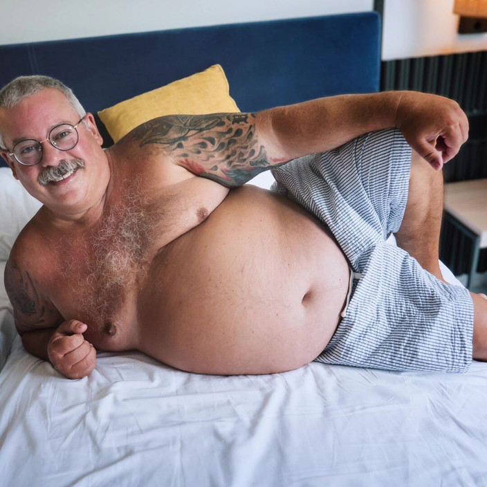 Hand-Free-Daddy-Chub: Trenér zvedne váhy nahá kompilace