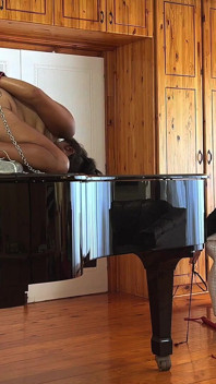 Dominatrix Mistress April, Růžová zahrada část první