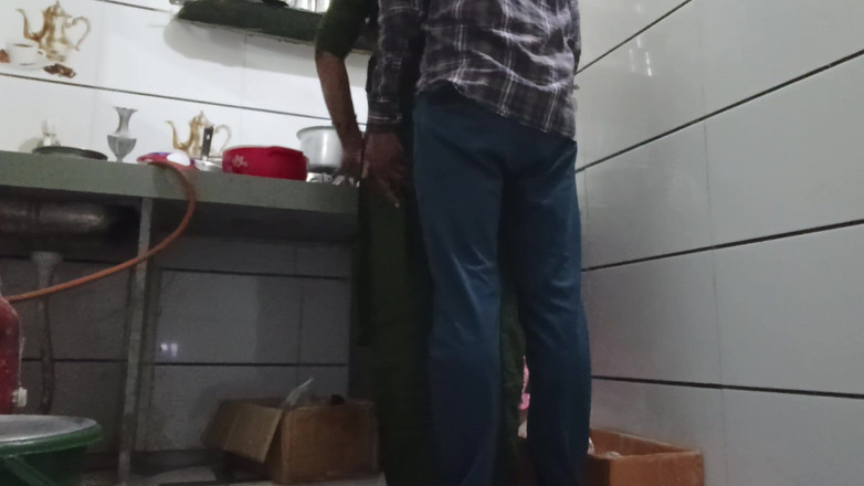 Bhabhi UP: Bihar đang kêu gọi chị dâu của nó.