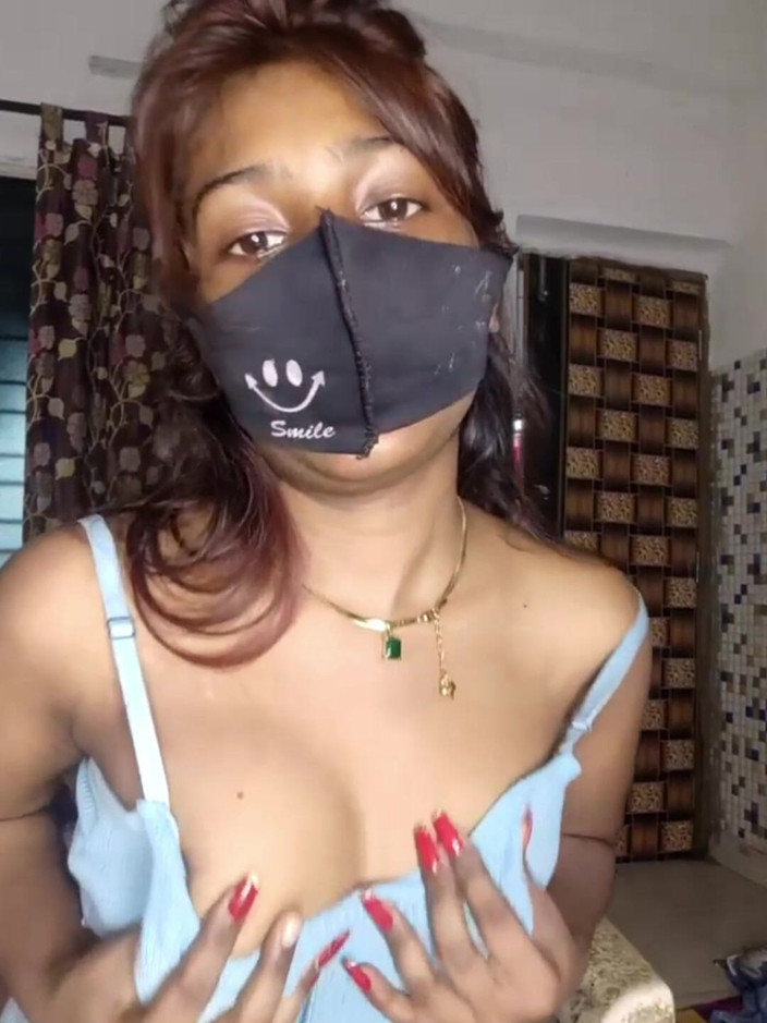 Amit yadav: La ragazza arrapata succhia il pene del fidanzato e scopa...