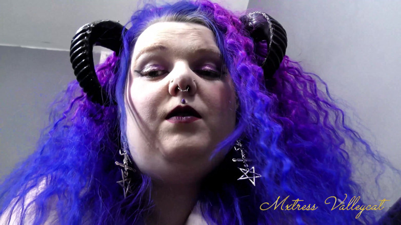 Mxtress Valleycat: Un succubus uriaș distruge satul