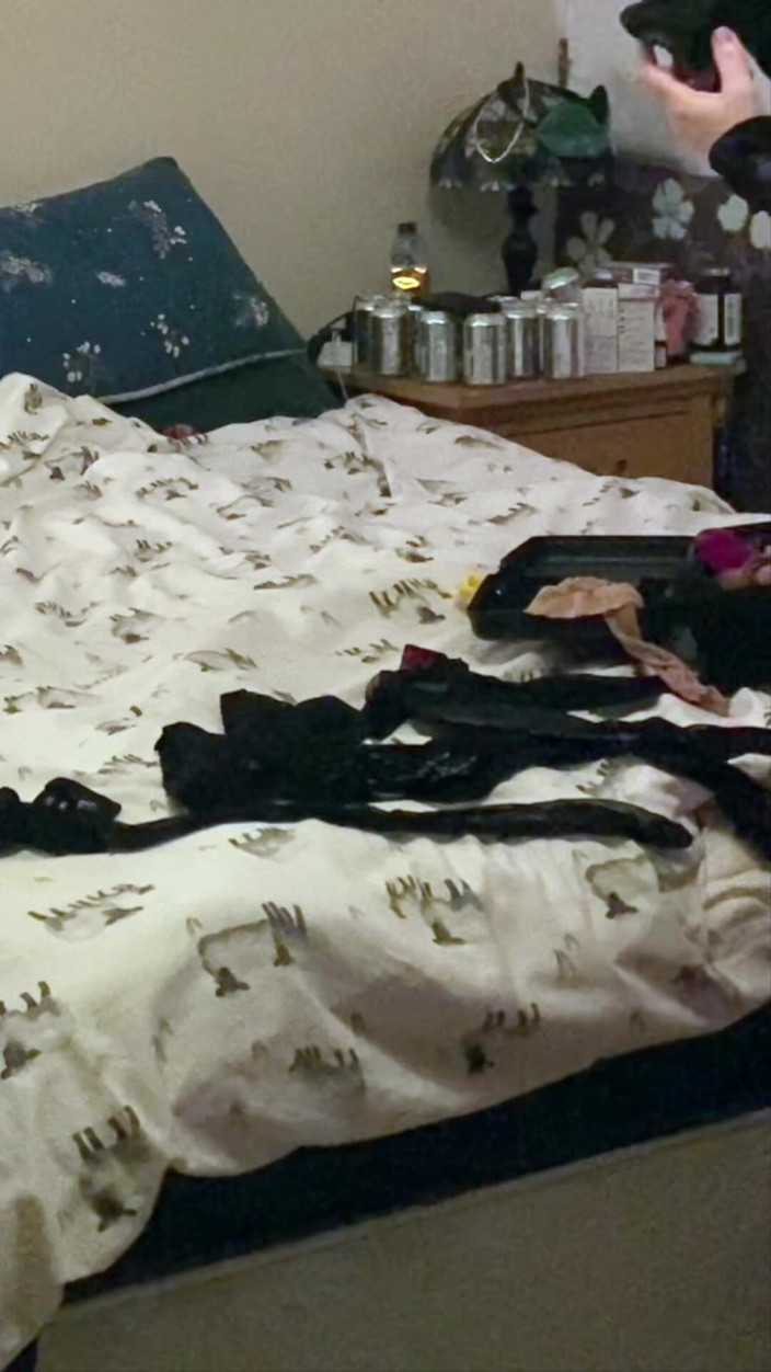 Frequentmasturbation: Pasangan ini selingkuh dari jendela sama pasangan yang