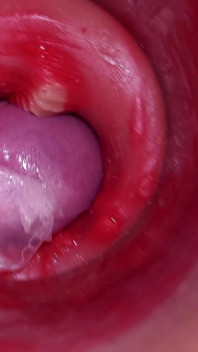 깊은 보지 속의 카메라는 붙어있는 콘돔으로 거대한 사정을 기록합니다!
