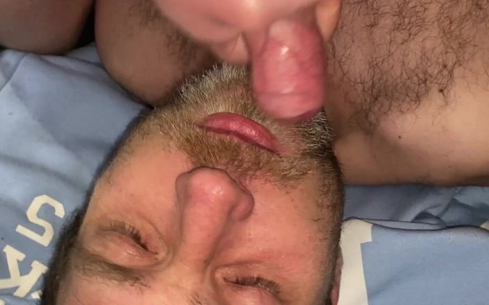 MaxHotty: Compilație cu tatăl păros adoră să sugă și să înghită