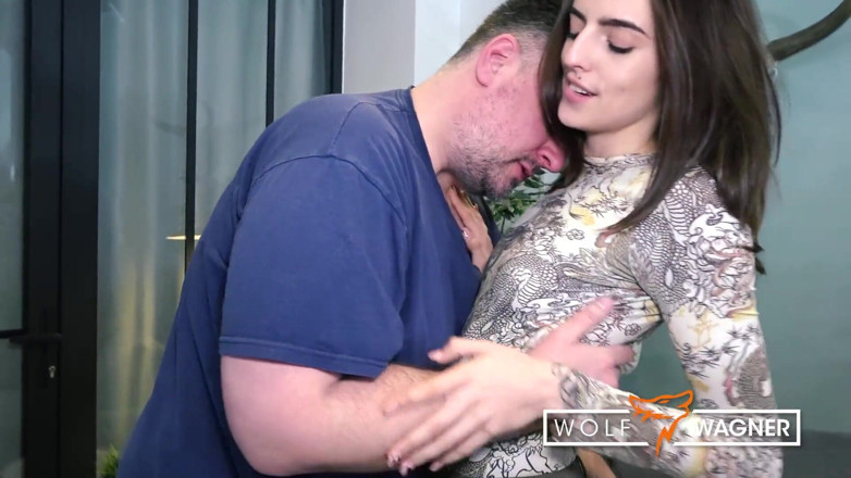 Wolf Wagner Com: Francuska nastolatka analna - Fat Cel łączą się z brunetką loszka Petite...