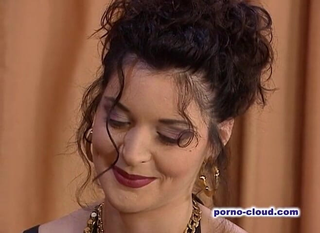 Porno Cloud: Extremo anal com Colette Sigma