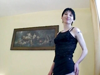 Porno kino: Anální hra sólo akce děvky brunetky