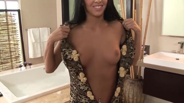 Massage Parlor: kaale baal vaali maalish karnevaali raakshasi land ko khush kar...