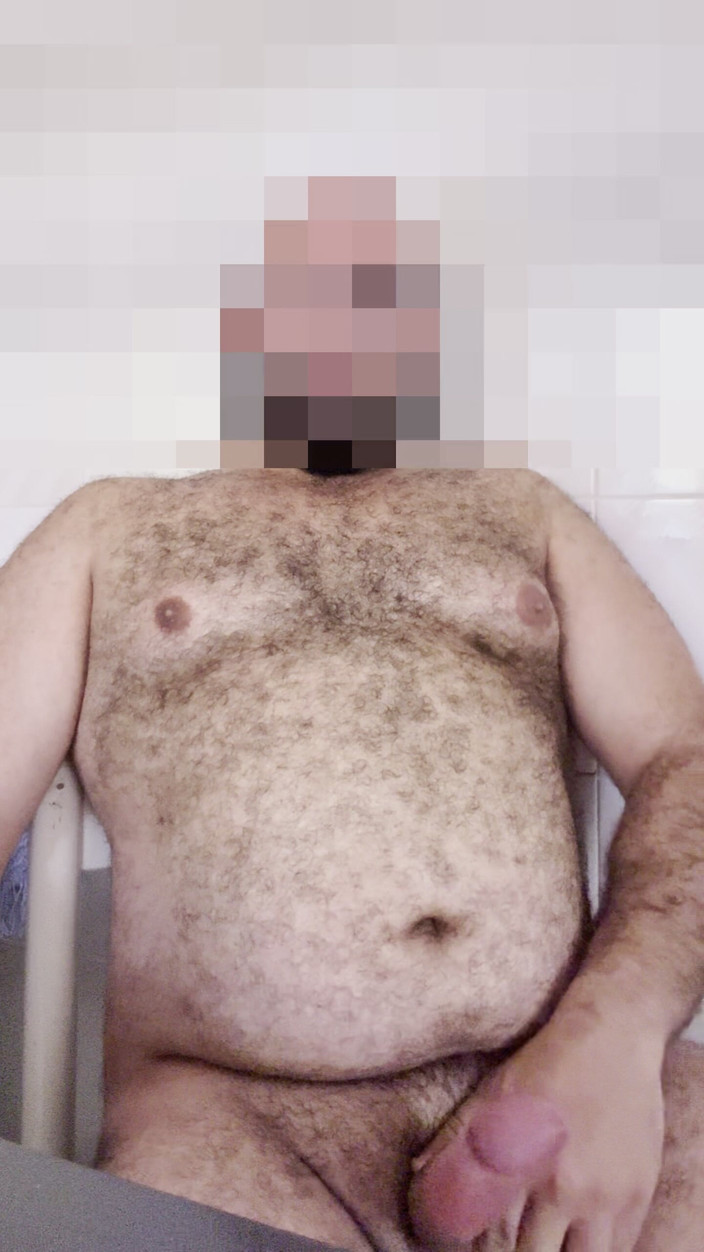 FurryCubster: Osito cachondo se masturba una polla gruesa sin cortar y...
