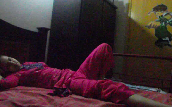 Desi Couple Sunny & Sonia: Real Pakistani Desi Husband and Wife Night Time Sex in...