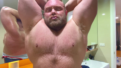 Jack stacked: Spor salonundan sonra banyoda esneme!