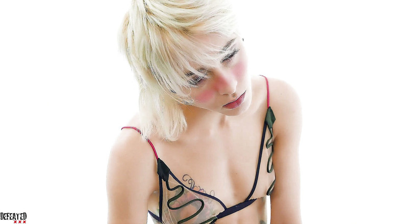 Defeated Sex Fight: Valerie, Eliz a Stella v extrémně sexy boji