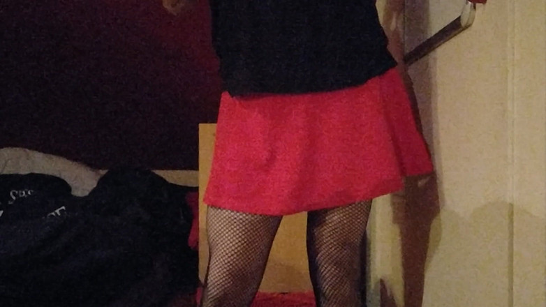 Joslin: Kadın kılıklı joslin kuyruk göt tıkacıyla dans ediyor