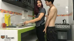 मेरी सौतेली बहन को चोदो जबकि वह बर्तन धोती है वीर्य - डबल