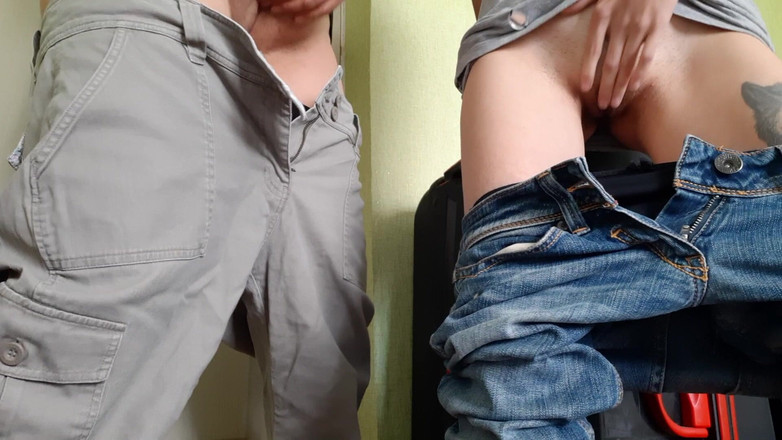Lesbian-illusion: Io e la mia matrigna matura mi masturbo in jeans