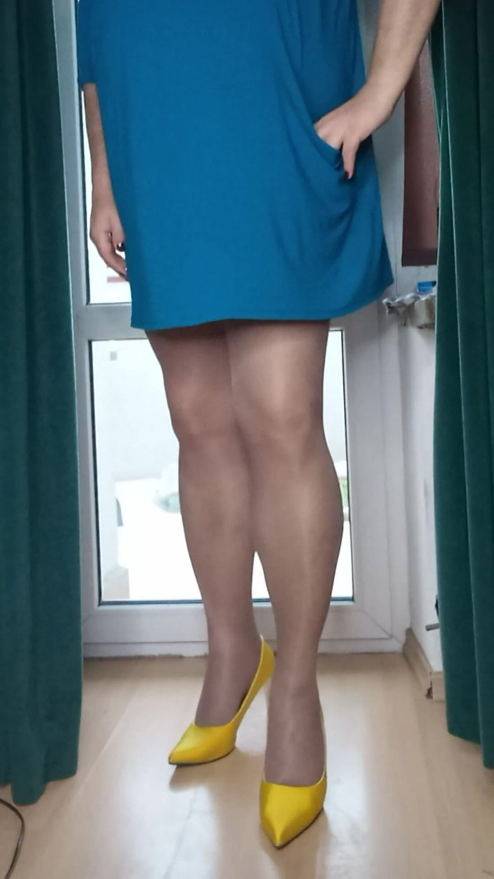 Nattalie Trans: Mini šaty a vysoké podpatky
