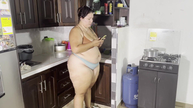 Lexly_16: Girl Fucks Plumber to Pay Him