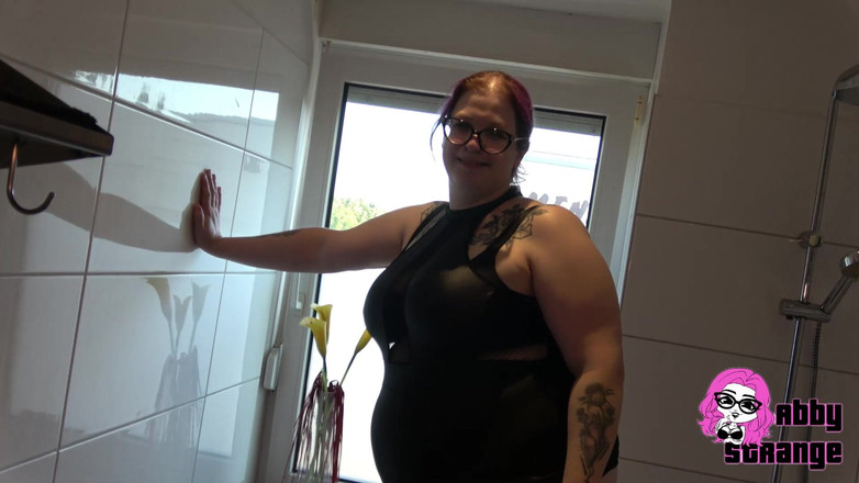 Abby Strange: Pria penurut marah