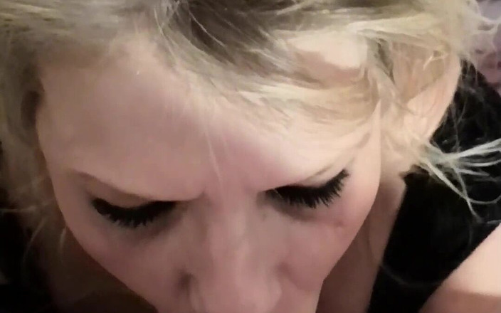 Milf-T: ただ男が私の顔に射精しながらオーガズムを迎えた - V2