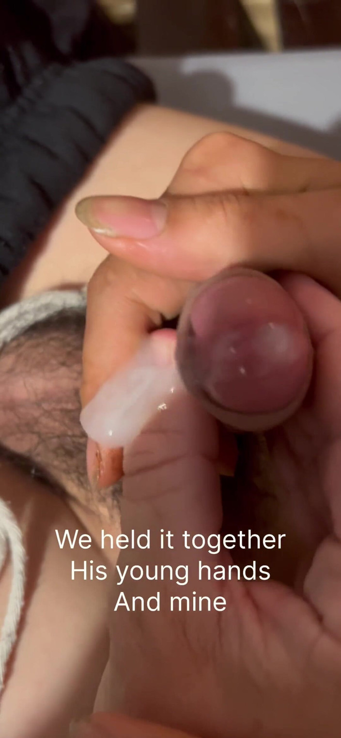 Quan Vietnam 18: Primera vez que el viejo padrastro toca la pequeña polla...