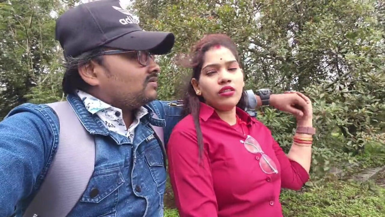 Sona bhabhi: Une desi indienne s’embrasse et presse de seins par son...