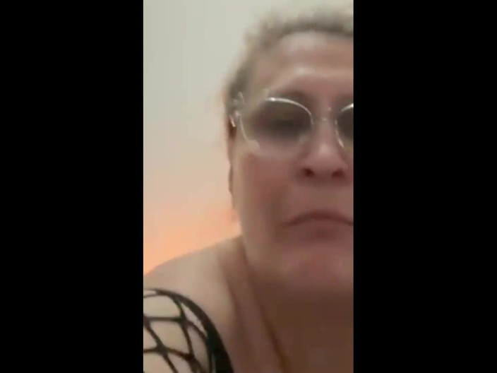 Zina Gabon: Грудастая толстушка-пума обожает заставлять молодых мужчин кончить жестко. Горячая бабуля с большой задницей, спермоприемная