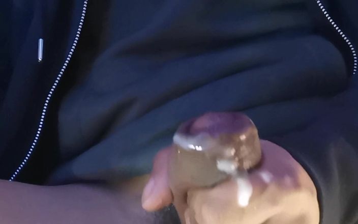 Costiro: Rekaman seks gay amatir lagi asik ngocok kontol sendirian (sperma)