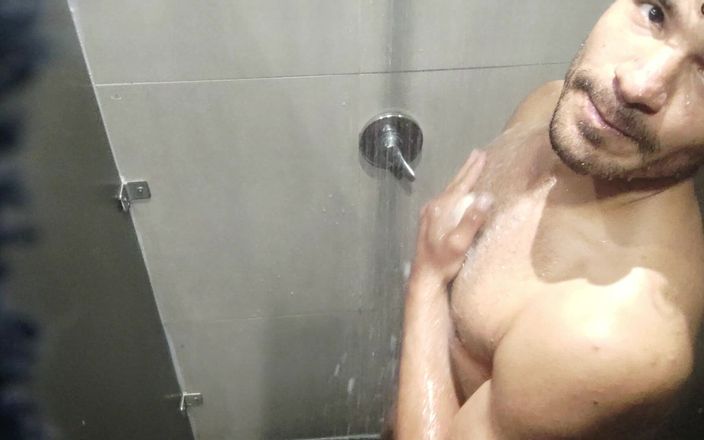 Trebol Jess: Unter der dusche heißer latina-mann