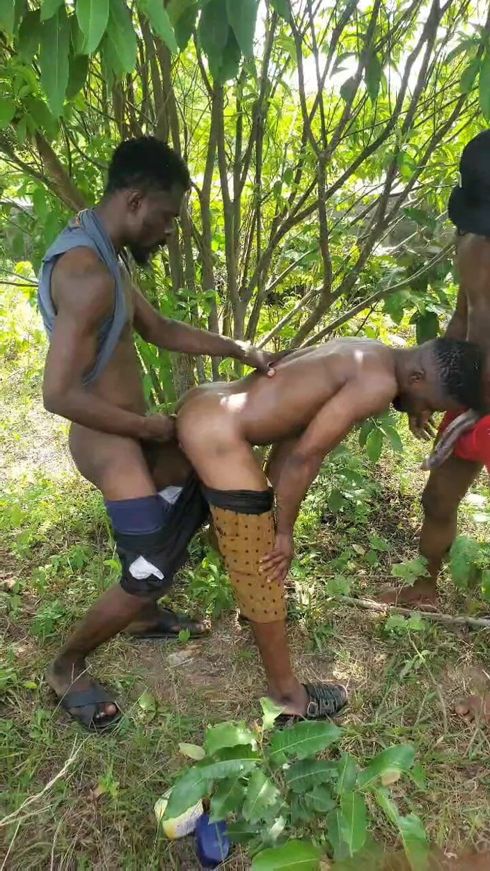 Creamyverseguy2: Trio avec une grosse noire dans la nature