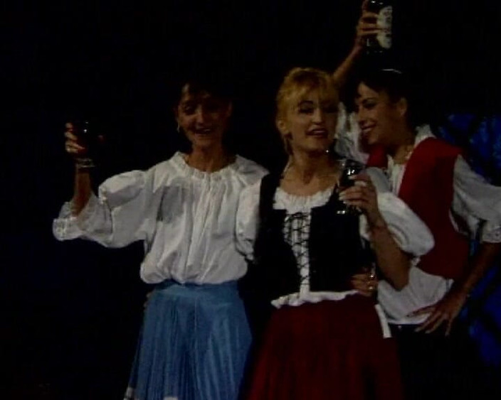 Videos Francaises: Festa della scopata nel villaggio francese con ragazze cattive