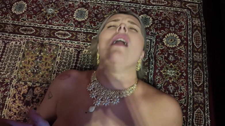 Amateur Homemade Porn: Sesso fatto in casa con la mia giovane e formosa...