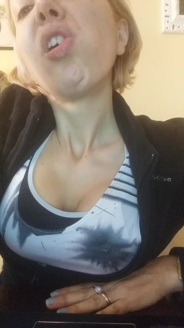 savannahamatoriale: Eating Grapes