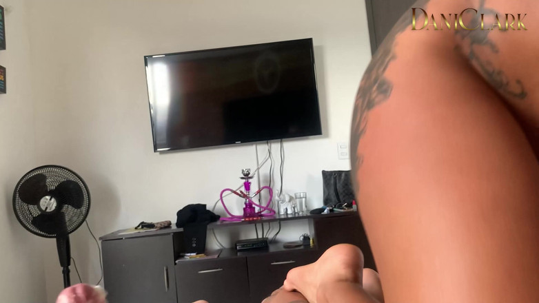 DaniClark: Meu namorado me dá uma grande foda depois de chegar...