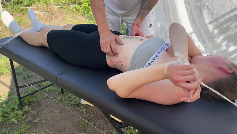 HotPrincessUA: पिकनिक पर टेप और गुदगुदी: गुदगुदी कुल नियंत्रण