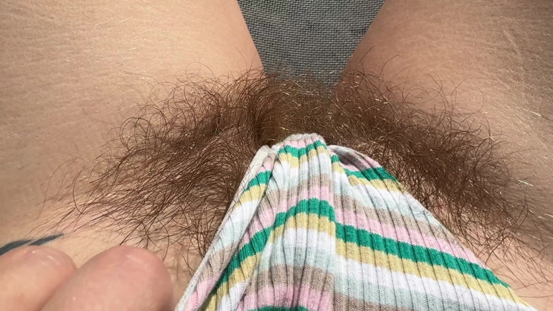 Cuteblonde666: Chica peluda amateur se masturba en primer plano con enorme...