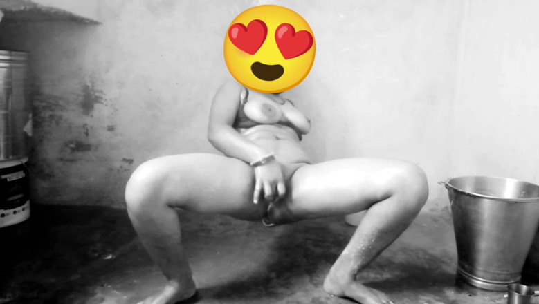 Sexy baby: Shilpa Bhabhi looks so sexy in black and white, and...