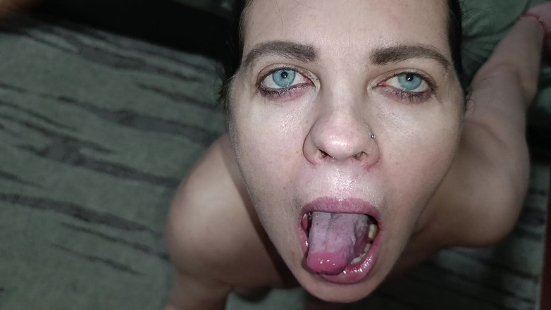 Irochka3008: Pieprzył mnie w majtkach, robiąc mi loda aż do łez