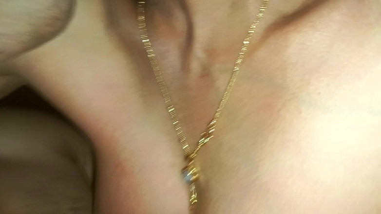 Myhotwife369: ムンバイ・ネイグバーのバージン、きつい膣の女の子が大きなペニスと体に射精フェチを浴びせて速く射精