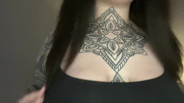 Miss Valentina: 纹身家庭摧残女神撸管指挥